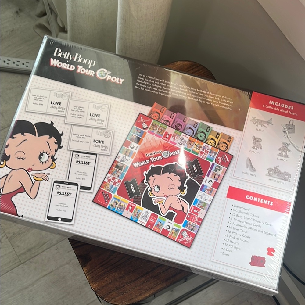 Betty Boop Red and White Puzzle Game - Picture 4 of 7